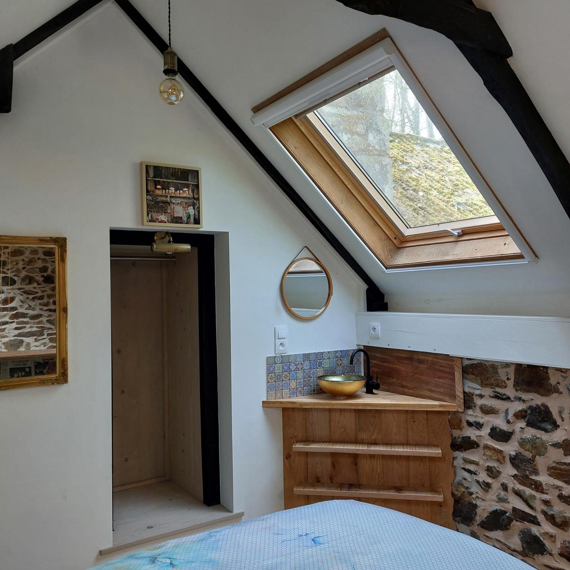 Le Vieux Moulin Bed & Breakfast Goudelin Bilik gambar