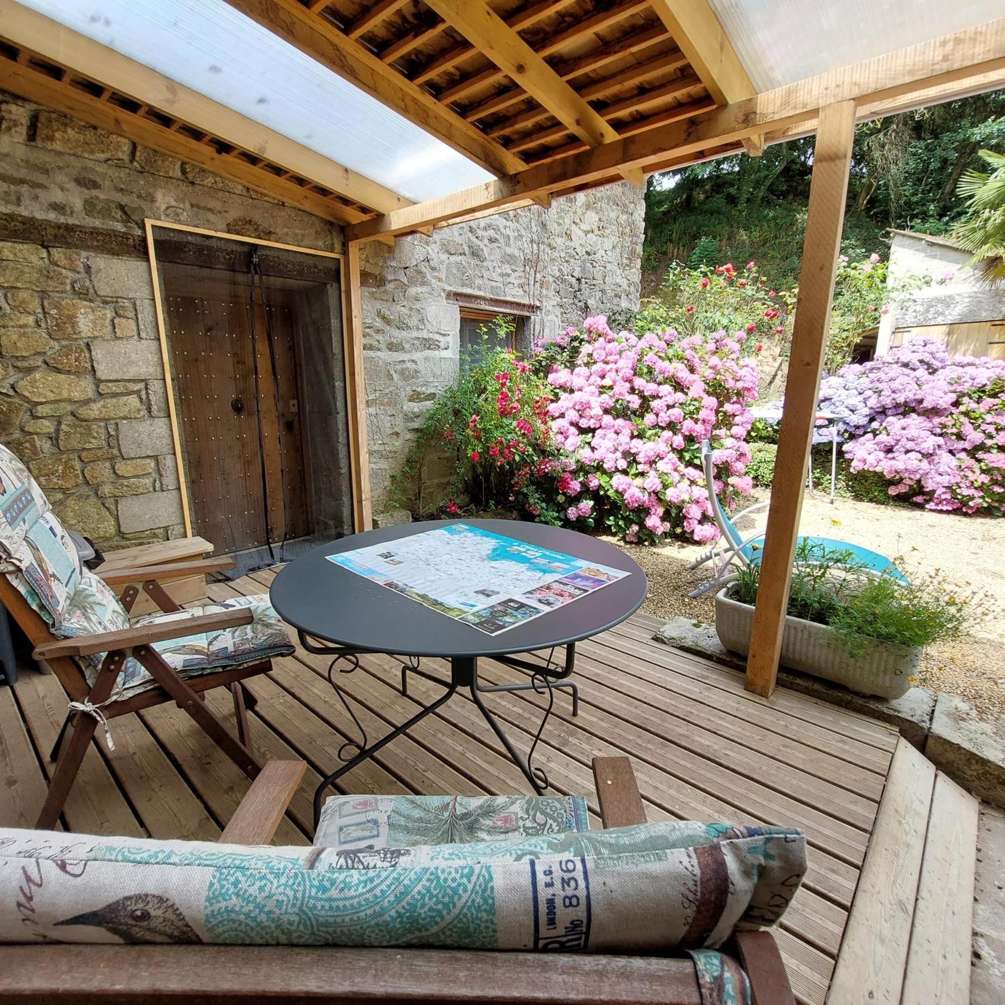 Le Vieux Moulin Bed & Breakfast Goudelin Bilik gambar